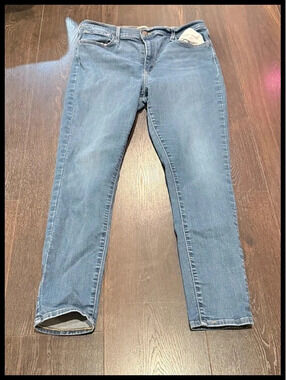 Levi’s 720 High Rise Super Skinny Jeans 073